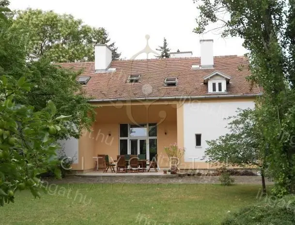 Kiadó villaépület Törökvészen