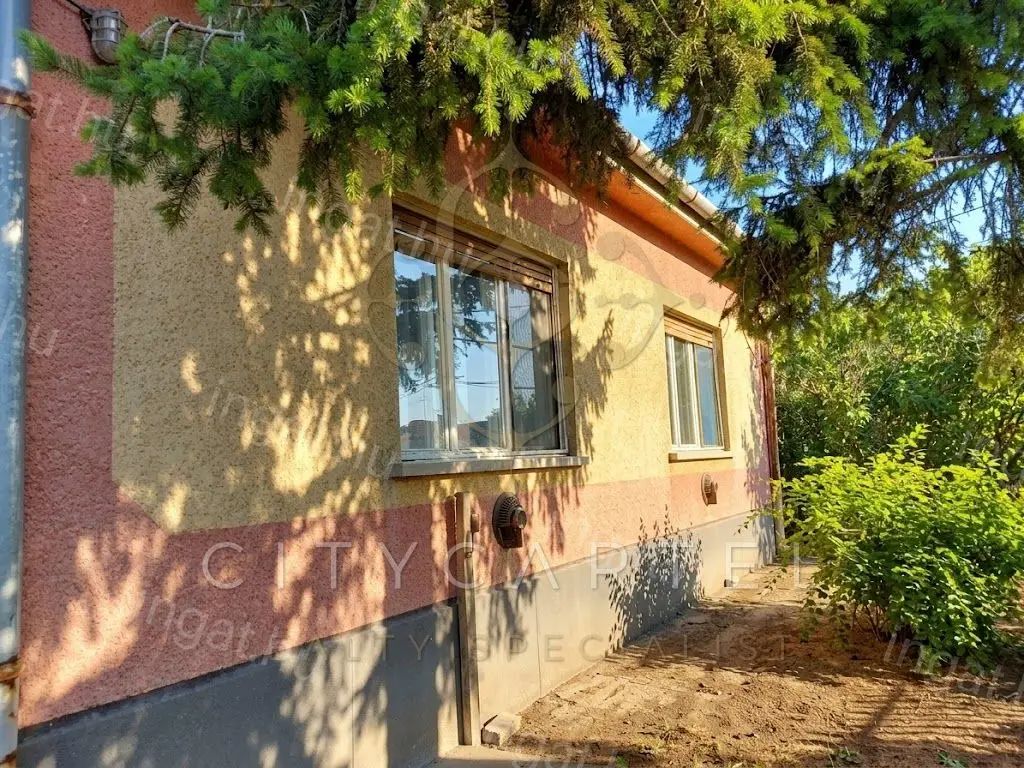 Kiváló állapotú kockaház eladó Solt belvárosában!