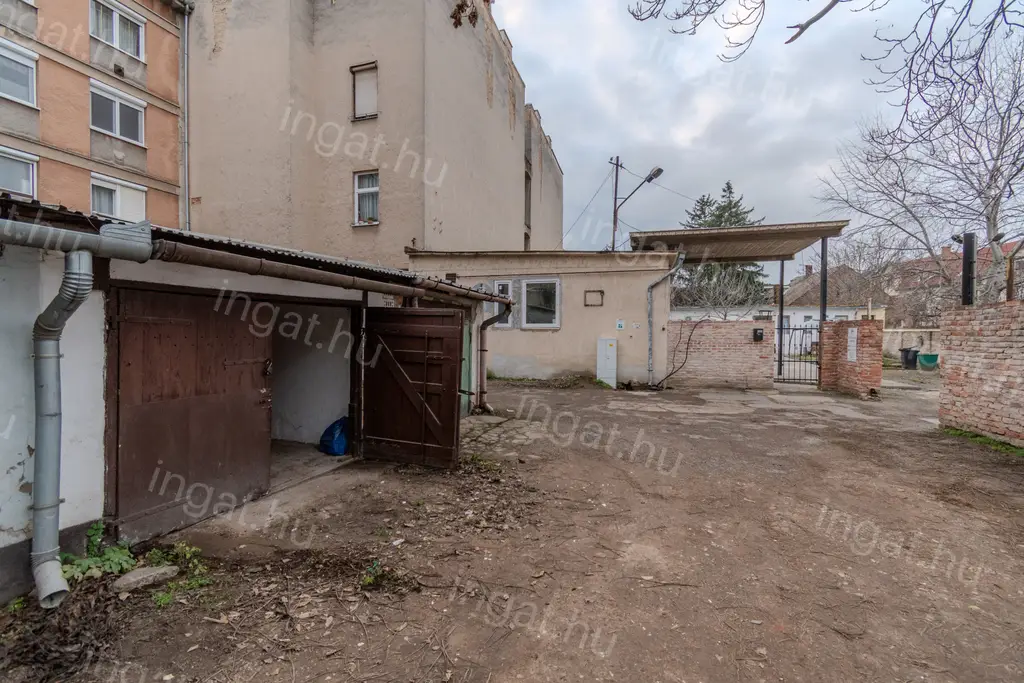 Eladó garázs Debrecen Piac utca