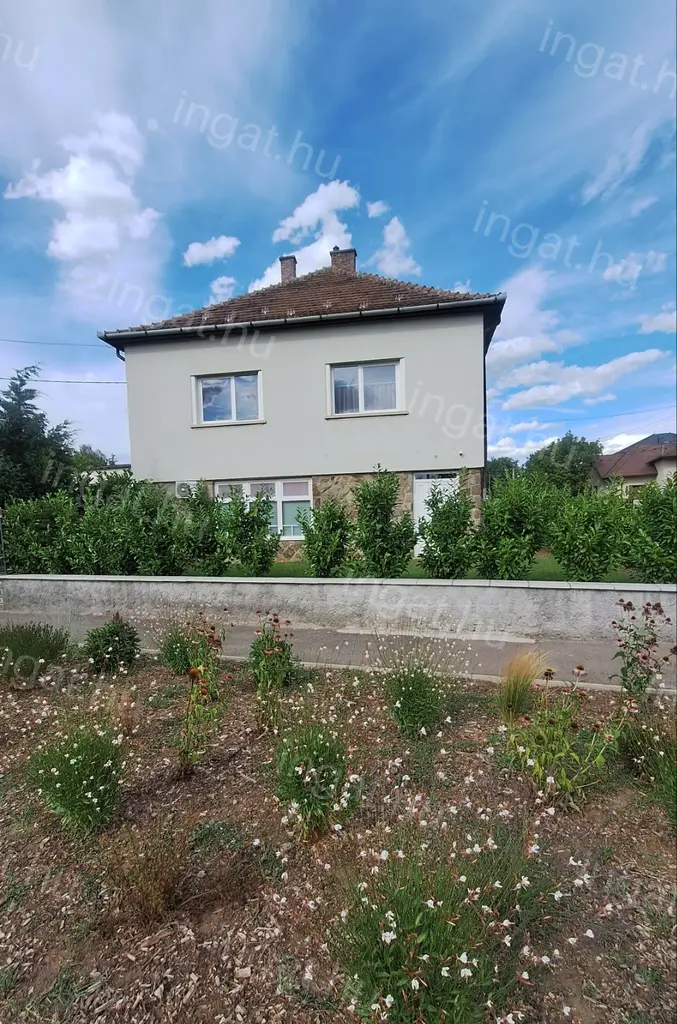 Gödöllő — Téglalakás (#2518370)