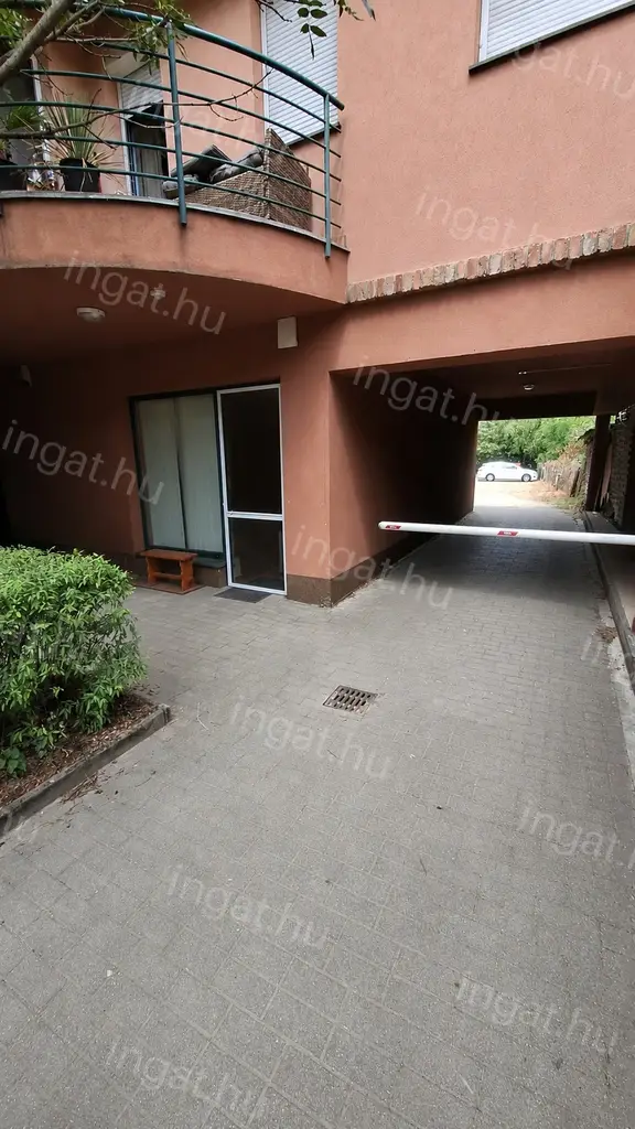 Gödöllő — Üzlethelyiség (#2518373)