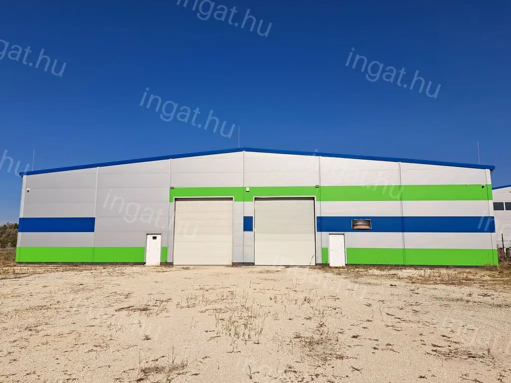 Eladó egy 1 810 m²-es ipari csarnok egy 4 867 m²-es telken – Iszkaszentgyörgy, Városkapu Ipari Park Székesfehérvár mellett