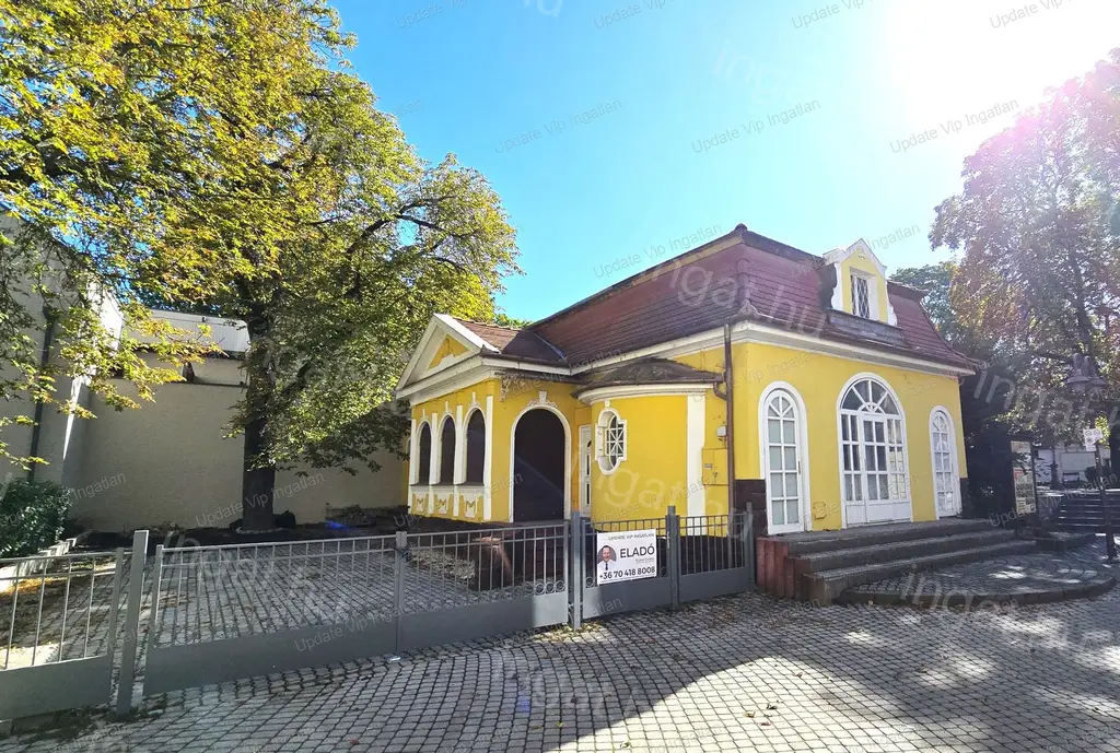 Eladó villa Siófok belvárosában, alkalmas lehet befektetésnek, otthonnak, nyaralónak!
