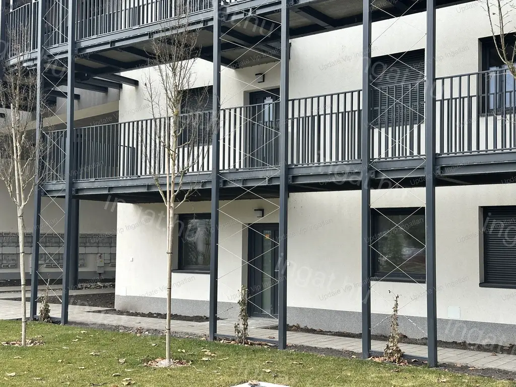 Vízparti,új építésű lakás Balatonszemesen eladó