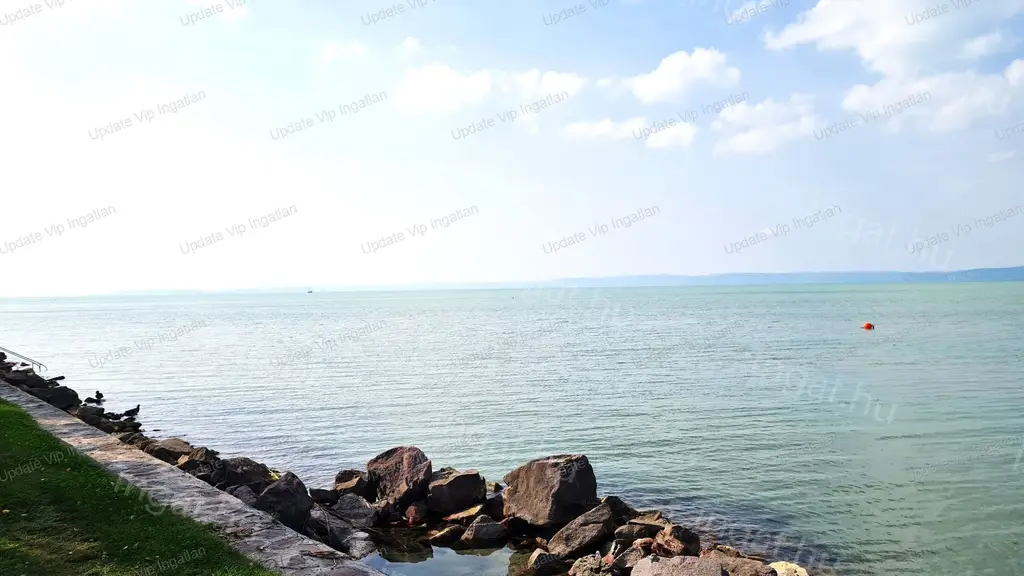 SIÓFOK ARANYPARTON FELÚJÍTOTT, EGÉSZ ÉVBEN HASZNOSÍTHATÓ PANZIÓ ELADÓ!