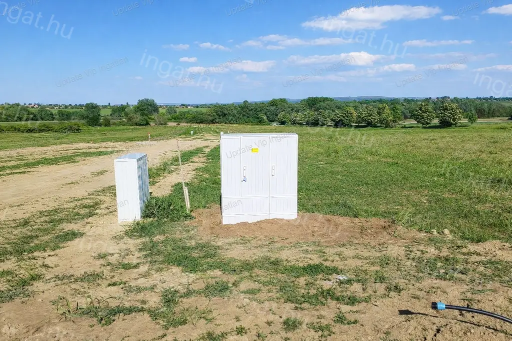 Megosztható, két utcára nyíló építési telek – Balatonlelle / Balatonboglár határán