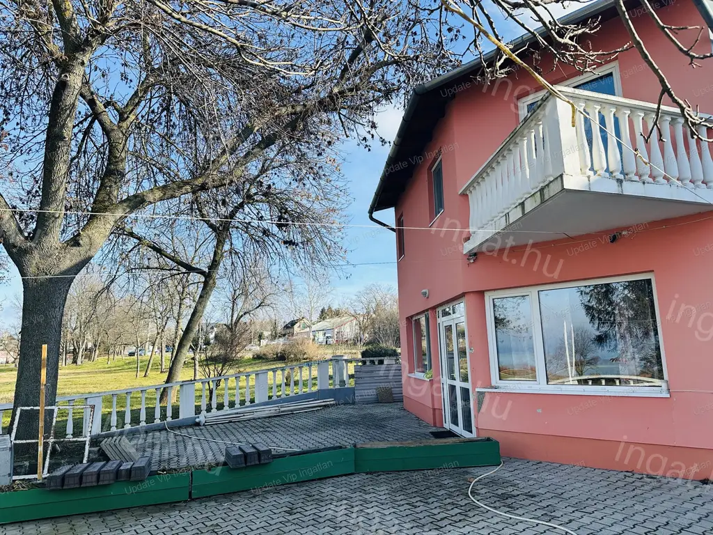 PANORÁMÁS CSALÁDI HÁZ ELADÓ!