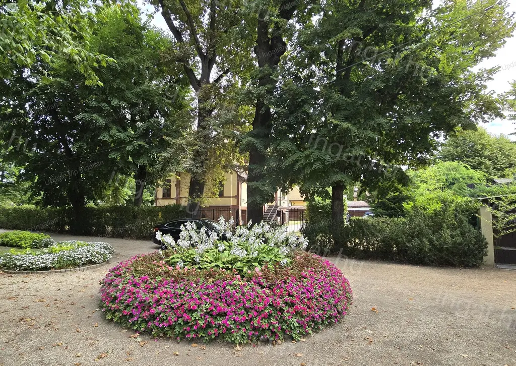 SIÓFOK JÓKAI PARKBAN A SZÁZADFORDULÓ IDEJÉN ÉPÜLT (7 lakásos) VILLA ELADÓ!