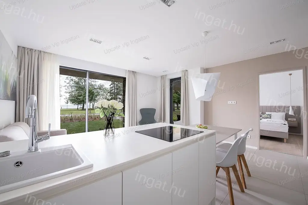LUXUS APARTMAN TIHANYBAN, KÖZVETLENÜL A BALATON KÖZELÉBEN – PANORÁMÁVAL ÉS PARKOLÓVAL!