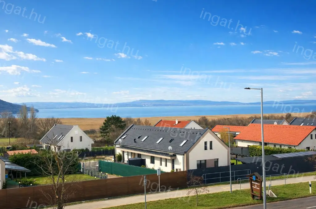 Újépítésű panorámás lakások Aszófőn, a Balatontól pár perc sétára!