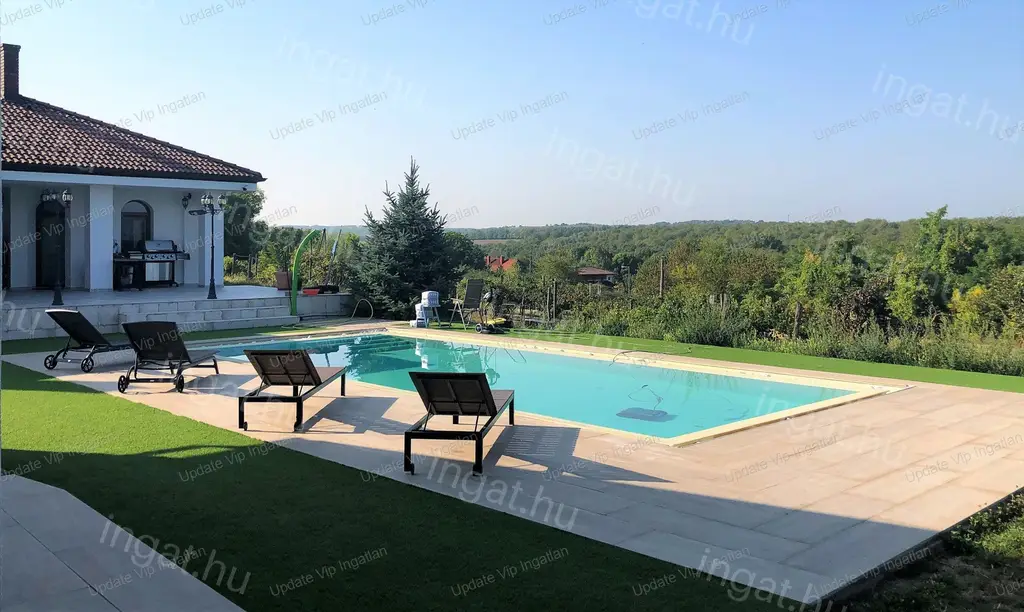 LUXUS NYARALÓ ELADÓ SIÓFOK-TÖREKIBEN, PANORÁMÁVAL A BALATONRA!
