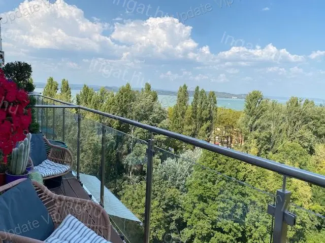 BALATONFÖLDVÁRON PANORÁMÁS APARTMAN ELADÓ!