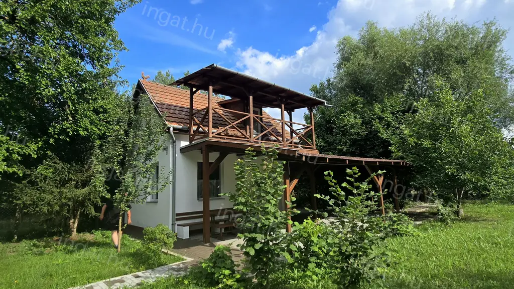 Panorámás nyaraló hatalmas saját földterülettel Sárospatakon!