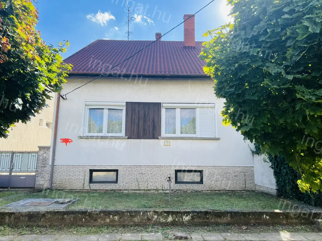 Szombathelyen 4 szobás családi ház 1159 nm-es telken eladó