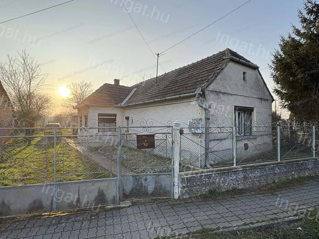 Eladó 2 szobás családi ház Dabroncon!