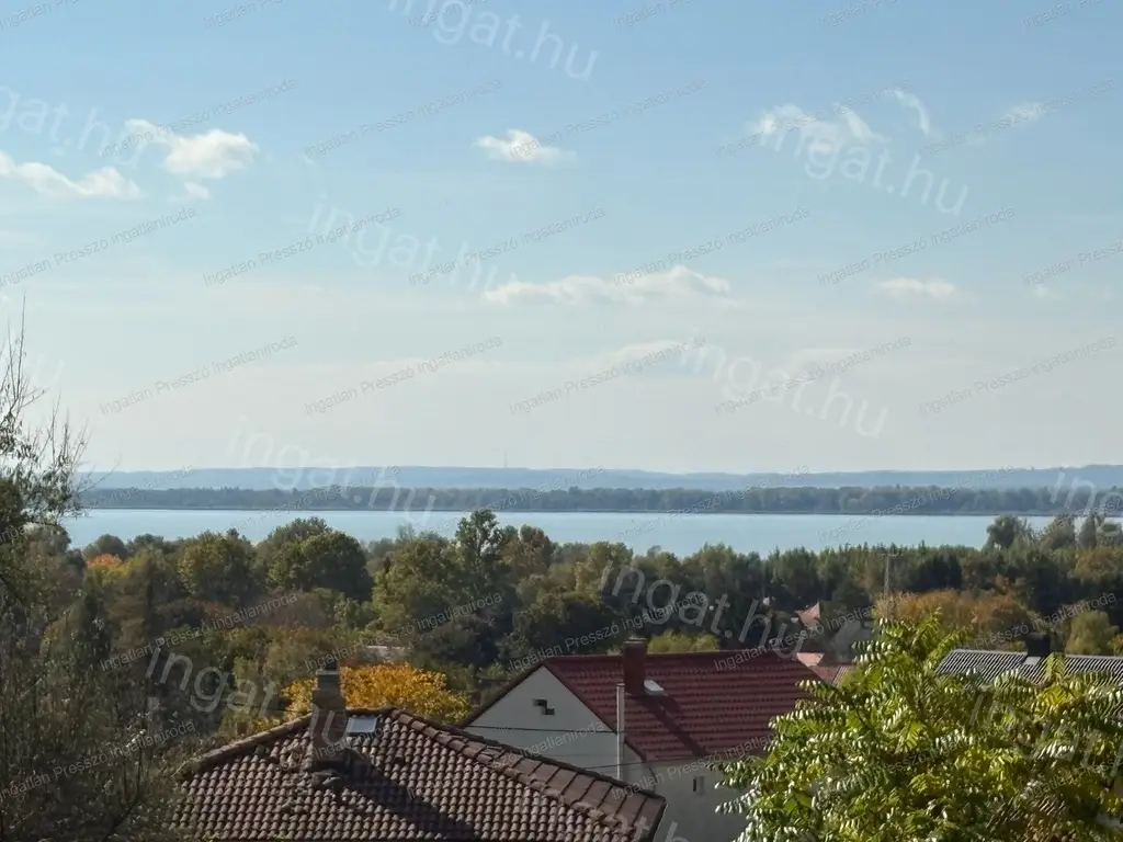 Eladó BALATONI panorámás építési telek Gyenesdiáson