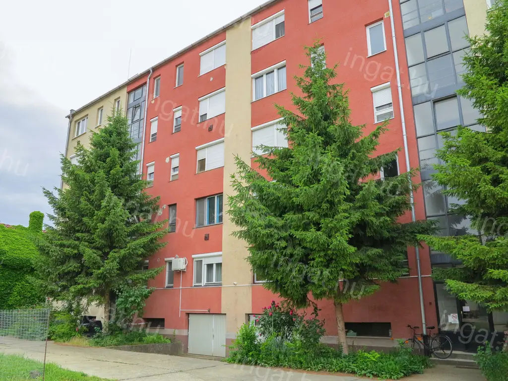 ELADÓ 3 SZOBÁS LAKÁS KECSKEMÉT BELVÁROSÁBAN!!