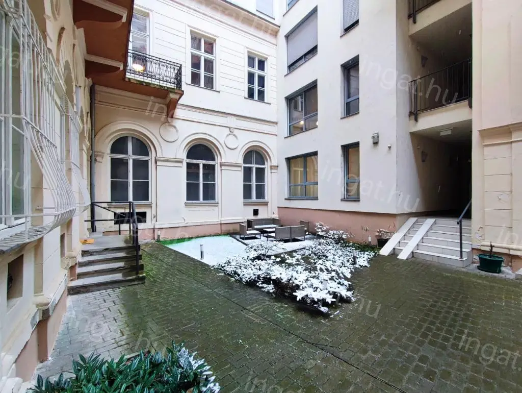 Kiadó lakás Budapest, V.kerület Veres Pálné utca III. emelet 125m2 ref: