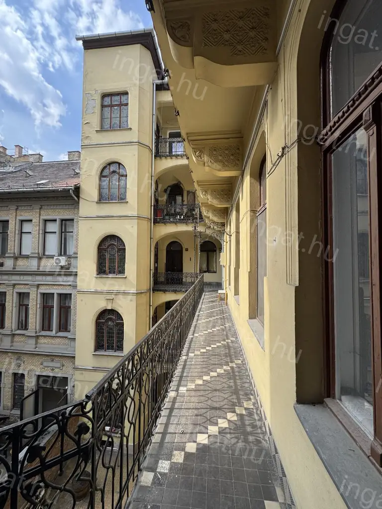 Eladó lakás Budapest Ferenc körút II. emelet 84m2 ref: